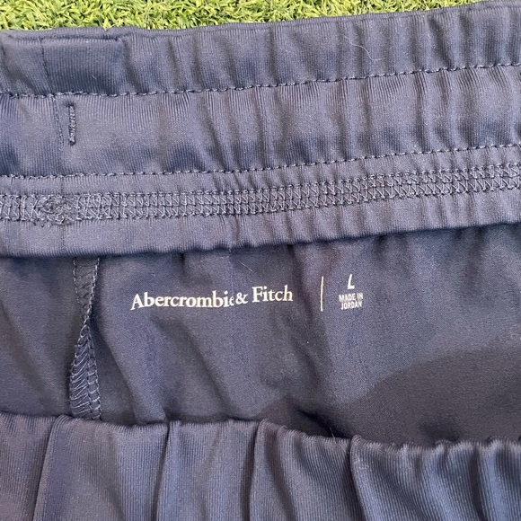 Men’s Abercrombie & fitch traveller joggers - Picture 2 of 3